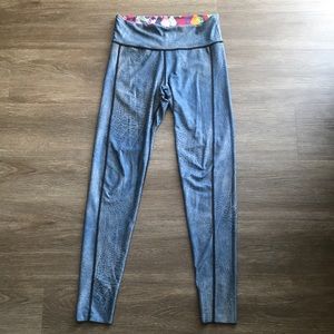 Reversible yoga pants